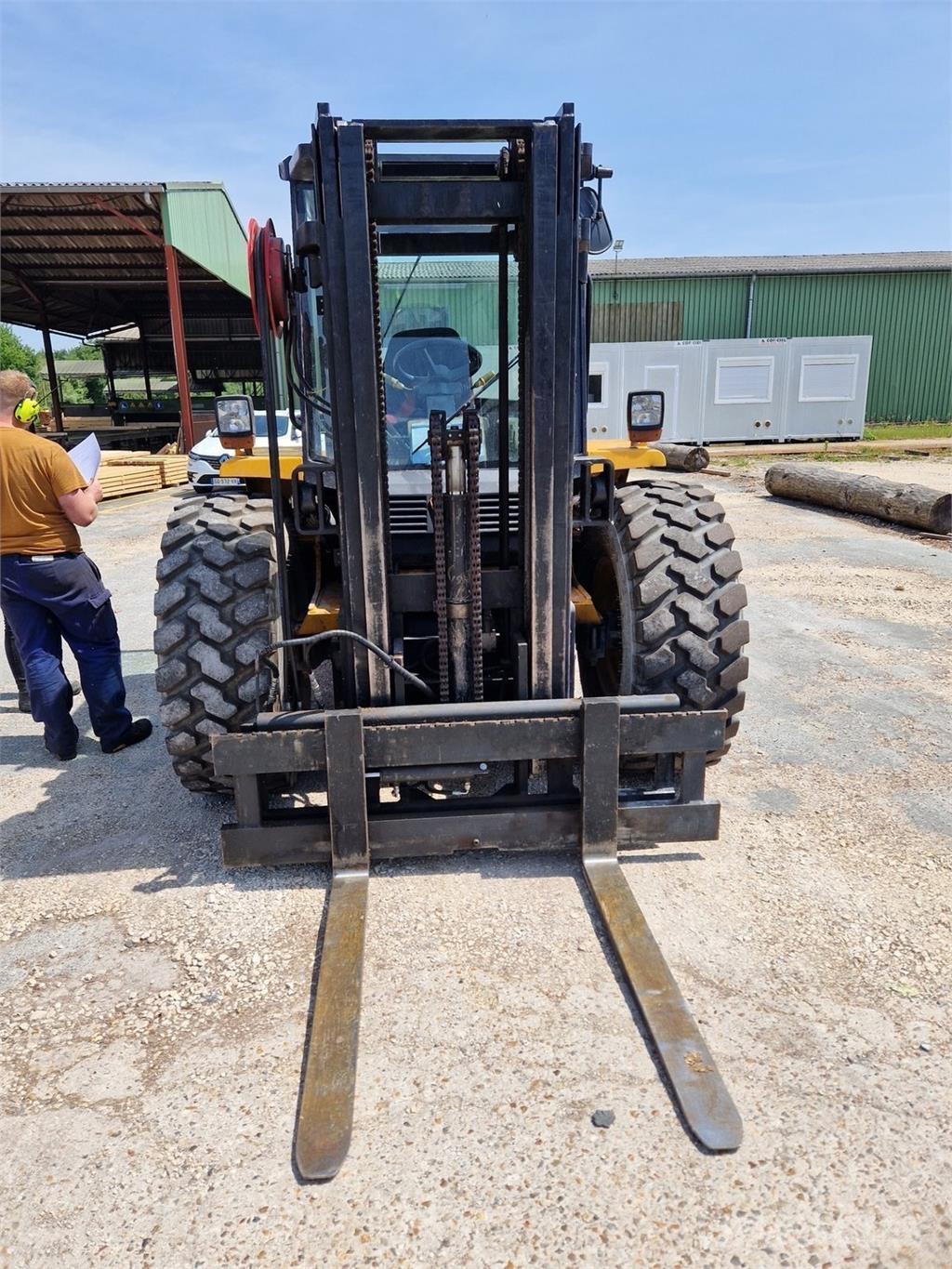 JCB 940-2 شاحنات الطرق الوعرة