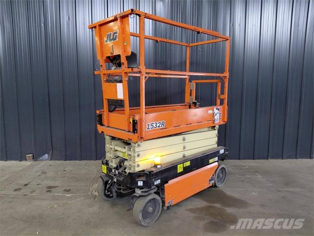 JLG 1532R رافعات مقصية الشكل