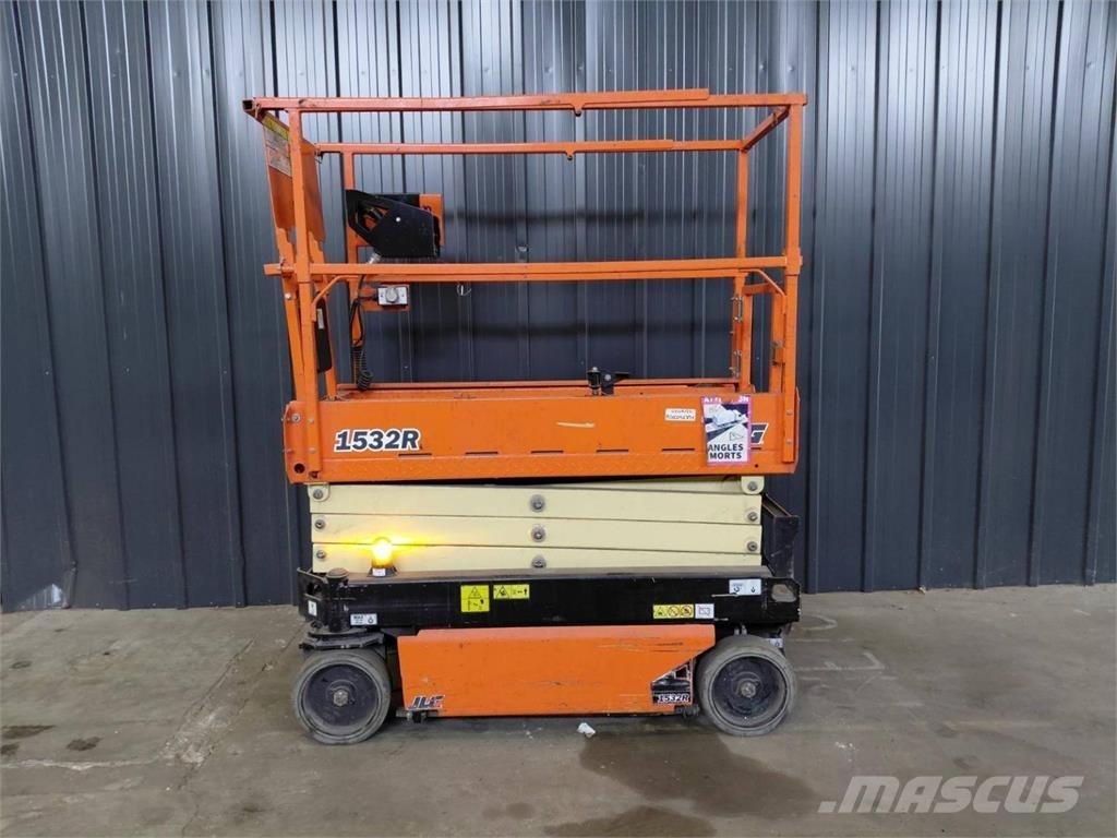 JLG 1532R رافعات مقصية الشكل