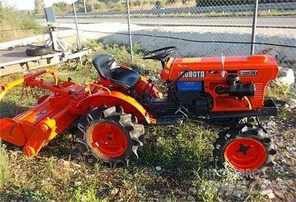 Kubota 6001 di '04 الكاسحات وقلابات التربة ذات المحركات