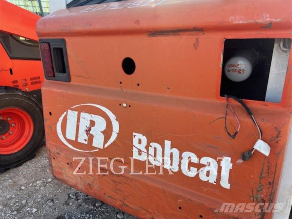 Bobcat 773 لوادر انزلاقية التوجيه