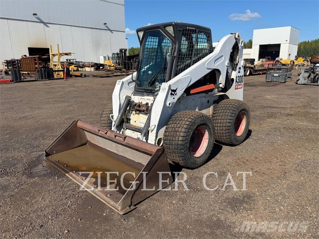 Bobcat A300 لوادر انزلاقية التوجيه