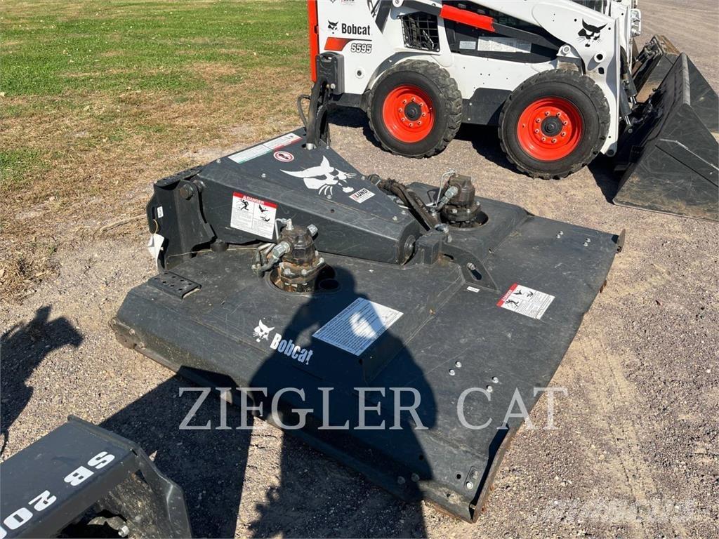 Bobcat BRUSHCAT لوادر انزلاقية التوجيه