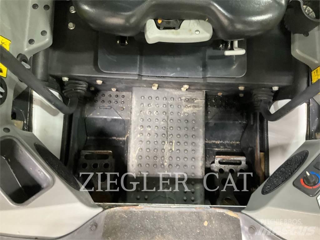 Bobcat S 450 لوادر انزلاقية التوجيه