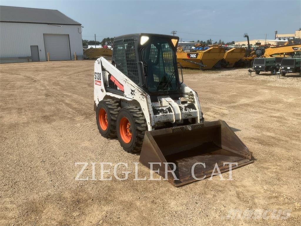 Bobcat S130 لوادر انزلاقية التوجيه