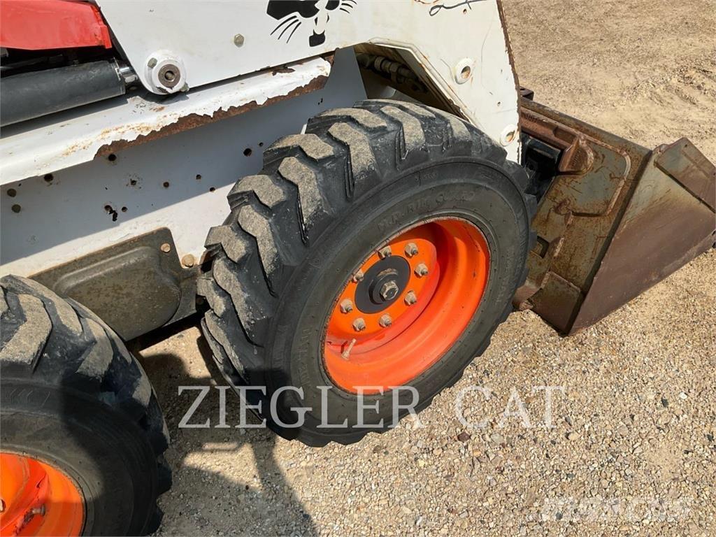 Bobcat S130 لوادر انزلاقية التوجيه
