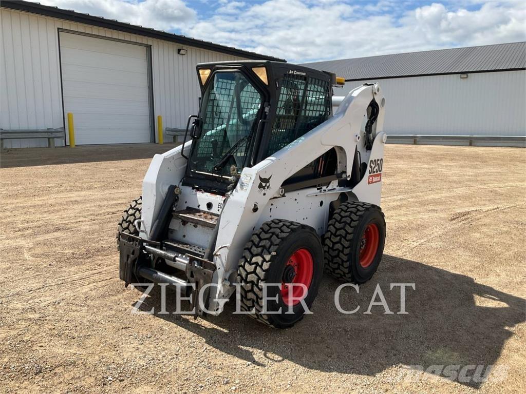 Bobcat S250 لوادر انزلاقية التوجيه