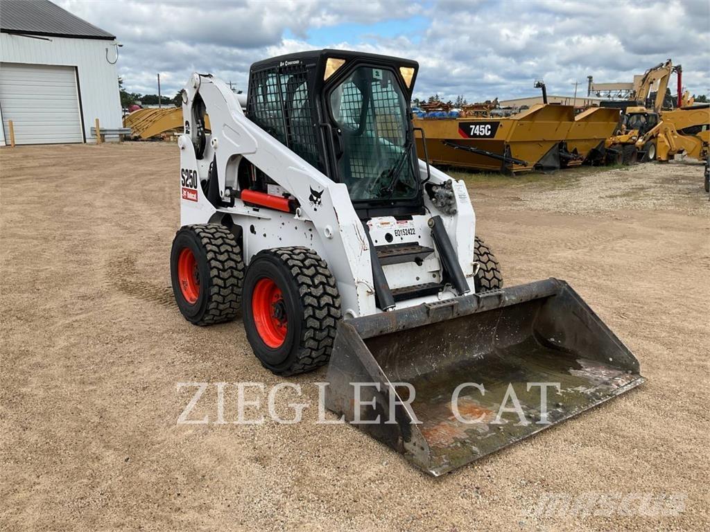 Bobcat S250 لوادر انزلاقية التوجيه
