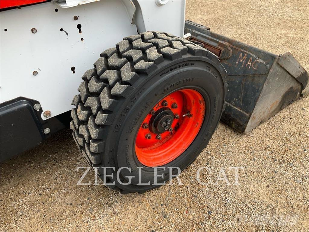 Bobcat S250 لوادر انزلاقية التوجيه