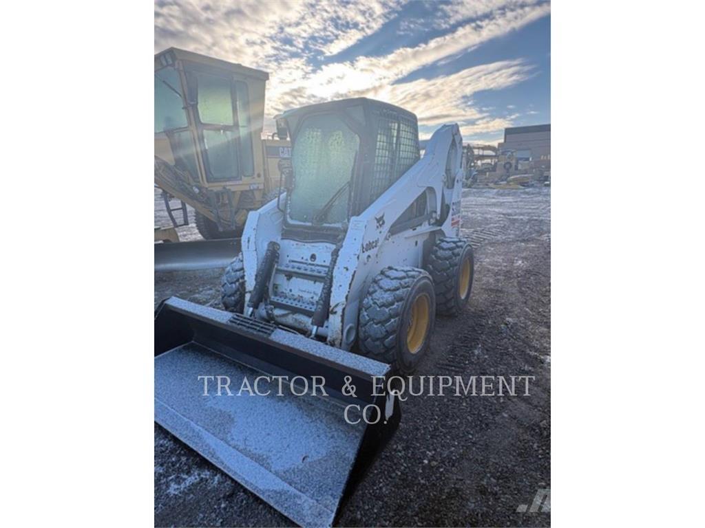 Bobcat S300 لوادر انزلاقية التوجيه