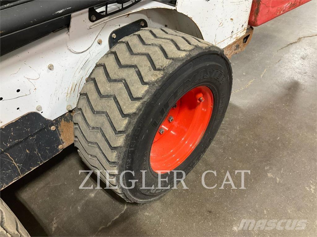 Bobcat S550 لوادر انزلاقية التوجيه