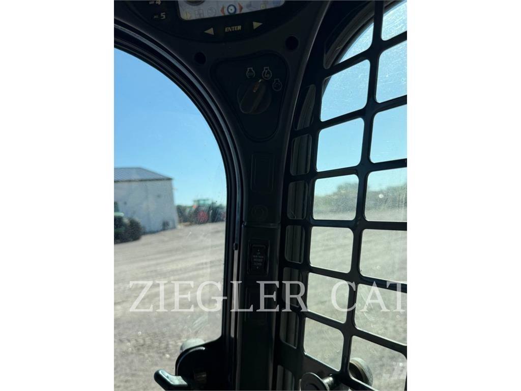 Bobcat S590 لوادر انزلاقية التوجيه