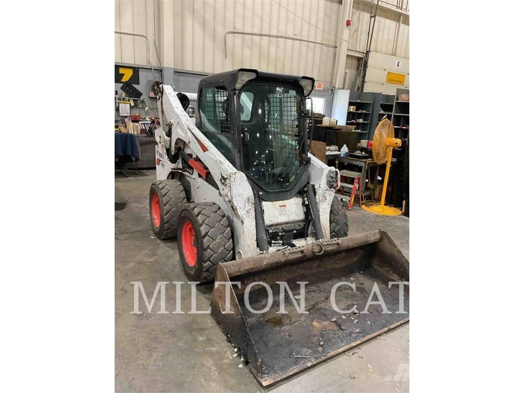 Bobcat S740 لوادر انزلاقية التوجيه