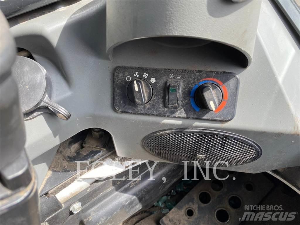 Bobcat S770 لوادر انزلاقية التوجيه
