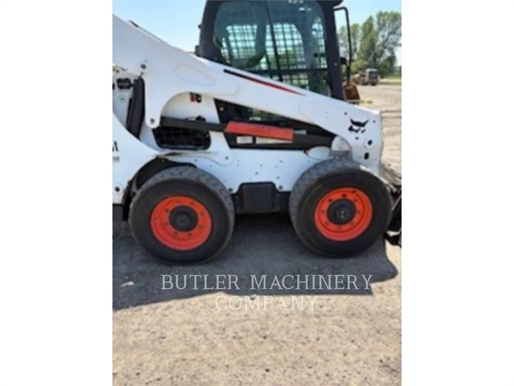 Bobcat S770 لوادر انزلاقية التوجيه