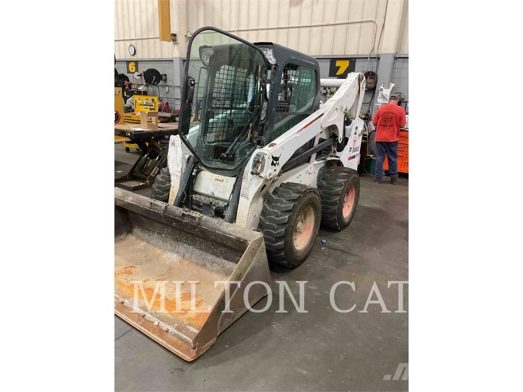 Bobcat S770 لوادر انزلاقية التوجيه