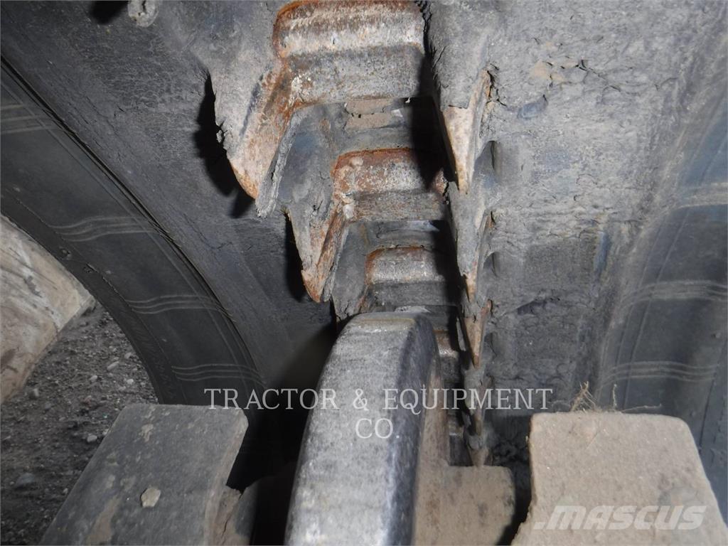 Bobcat T76 لوادر انزلاقية التوجيه