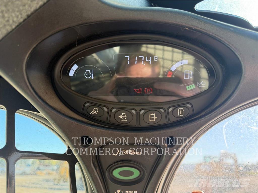 Bobcat T770 لوادر انزلاقية التوجيه