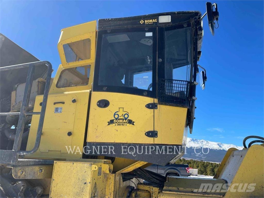 Bomag BC573RB-4 ضاغطات التربة