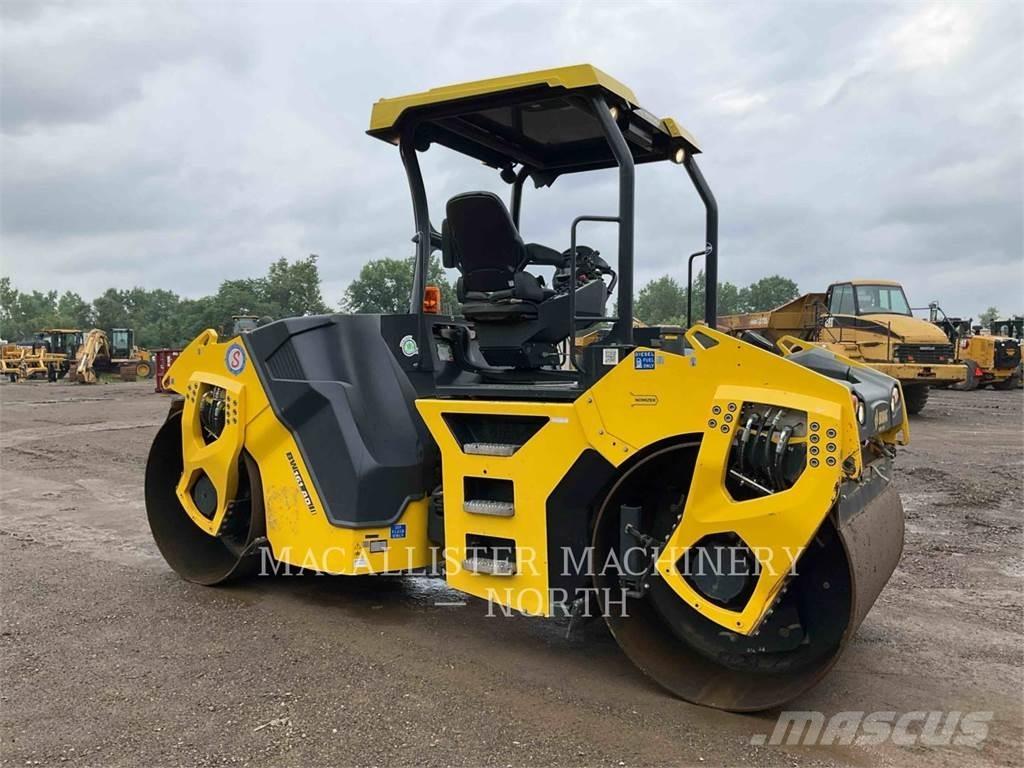 Bomag BW161 مداحل ثنائية الاسطوانة