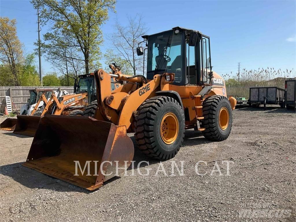 CASE 621E لوادر بعجل