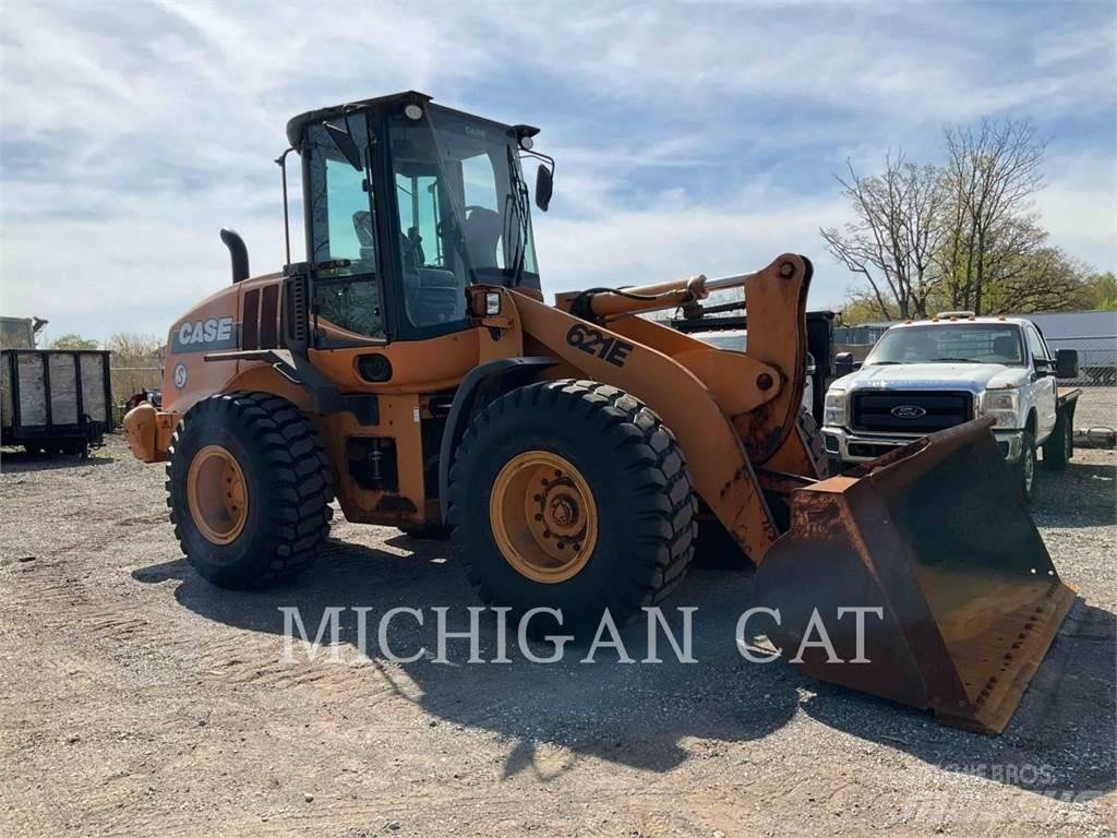 CASE 621E لوادر بعجل