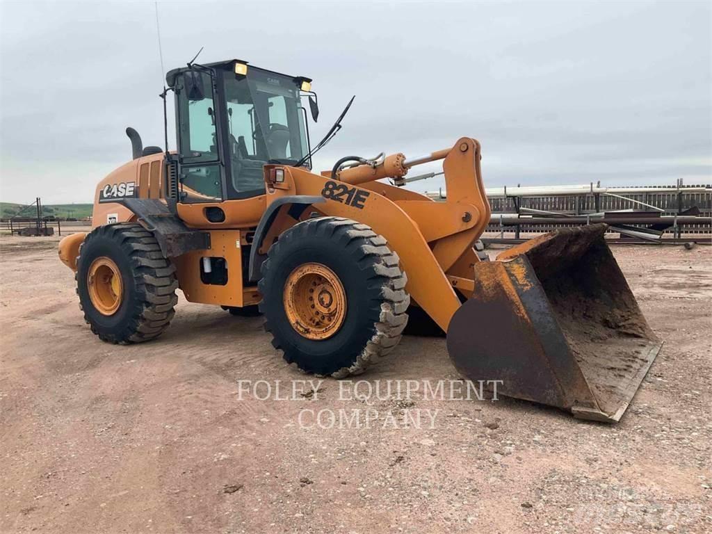 CASE 821E لوادر بعجل
