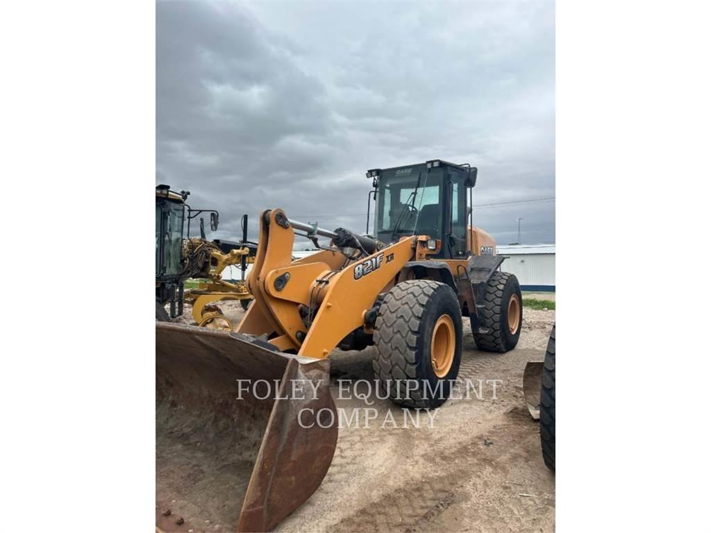 CASE 821F لوادر بعجل