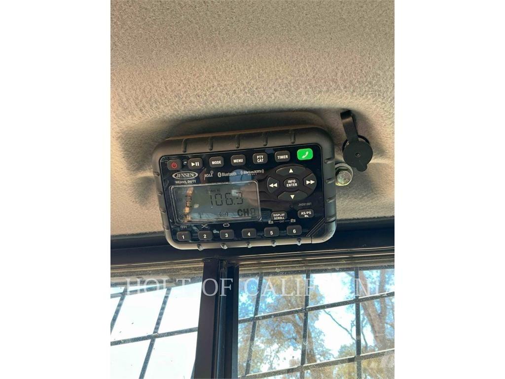 CASE DL550 لوادر زحافة
