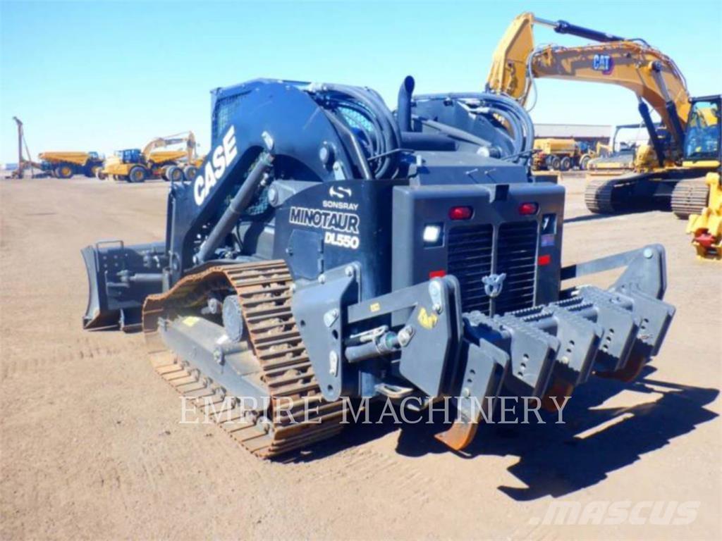 CASE DL550 لوادر انزلاقية التوجيه