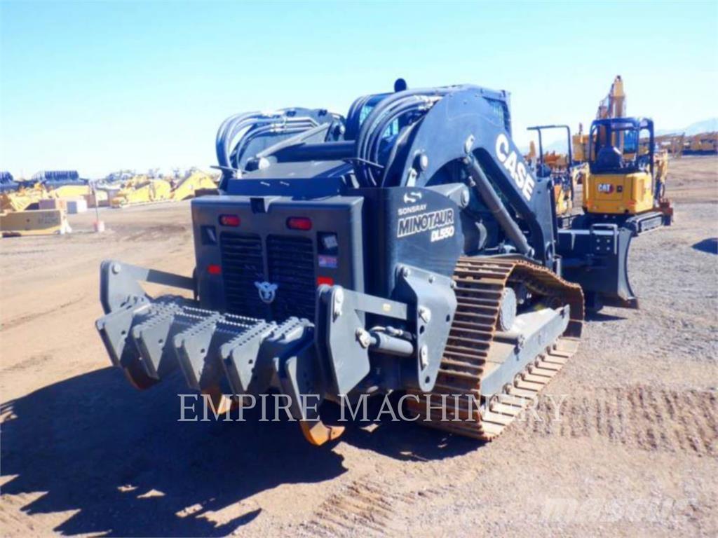 CASE DL550 لوادر انزلاقية التوجيه