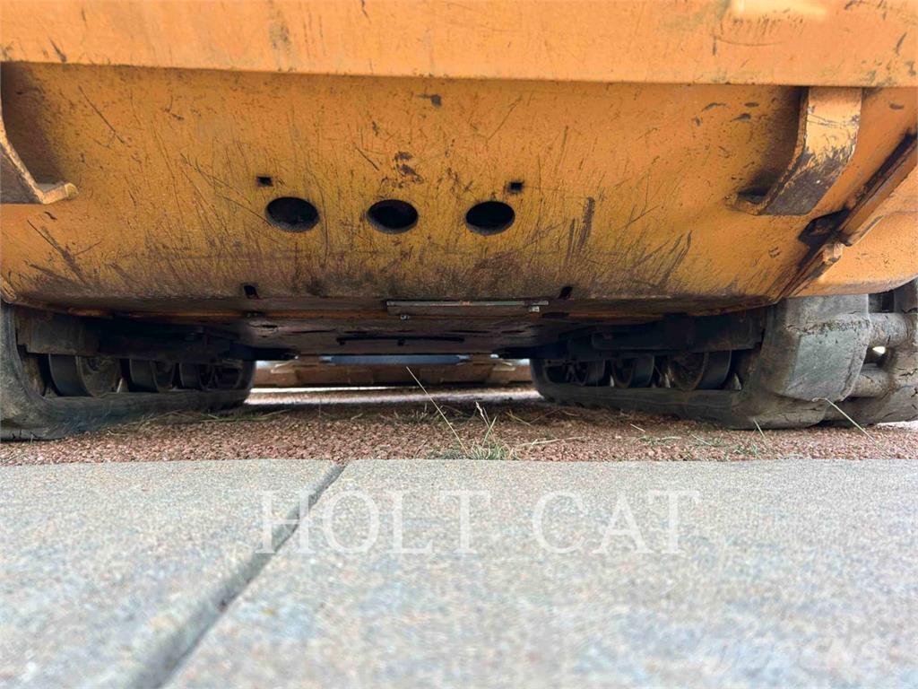 CASE TR270 لوادر زحافة