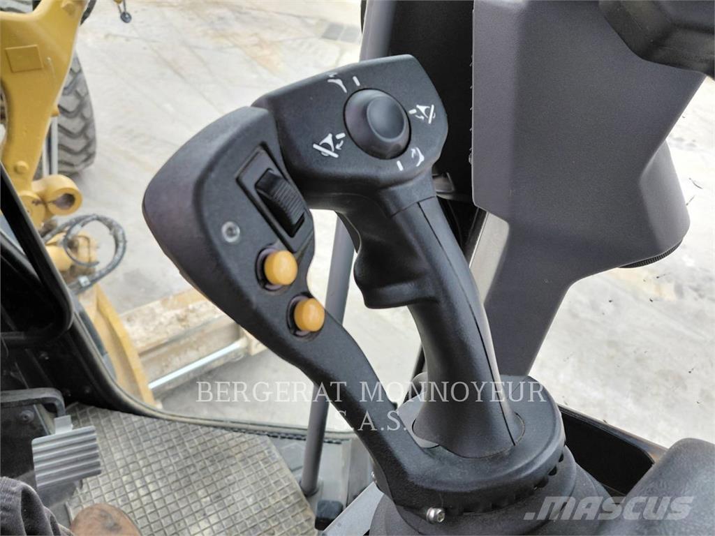 CAT 120-14 معدات تمهيد الطرق