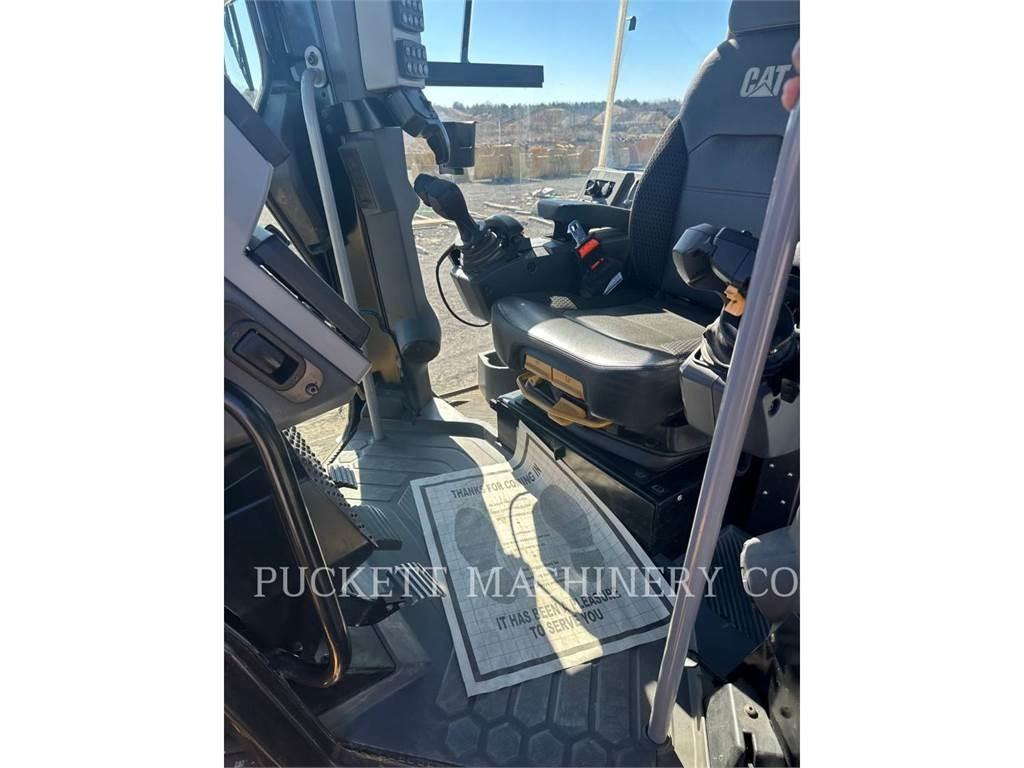 CAT 120-14AWD معدات تمهيد الطرق