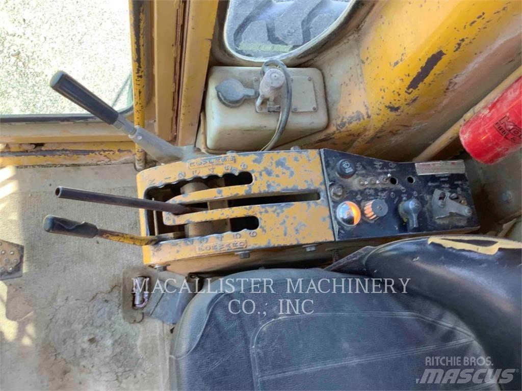 CAT 120 G معدات تمهيد الطرق