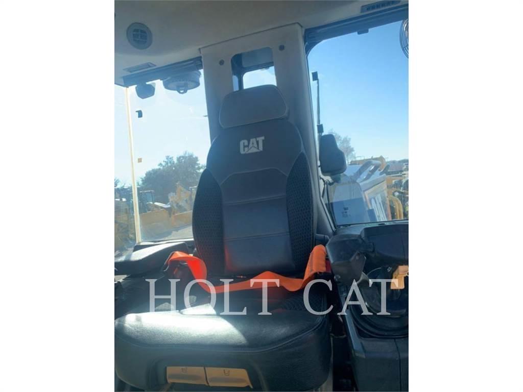CAT 120AWD JOY معدات تمهيد الطرق
