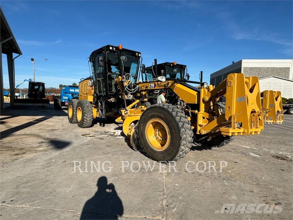CAT 120LVR CS معدات تمهيد الطرق