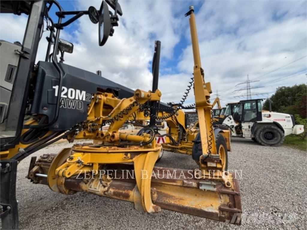 CAT 120M معدات تمهيد الطرق