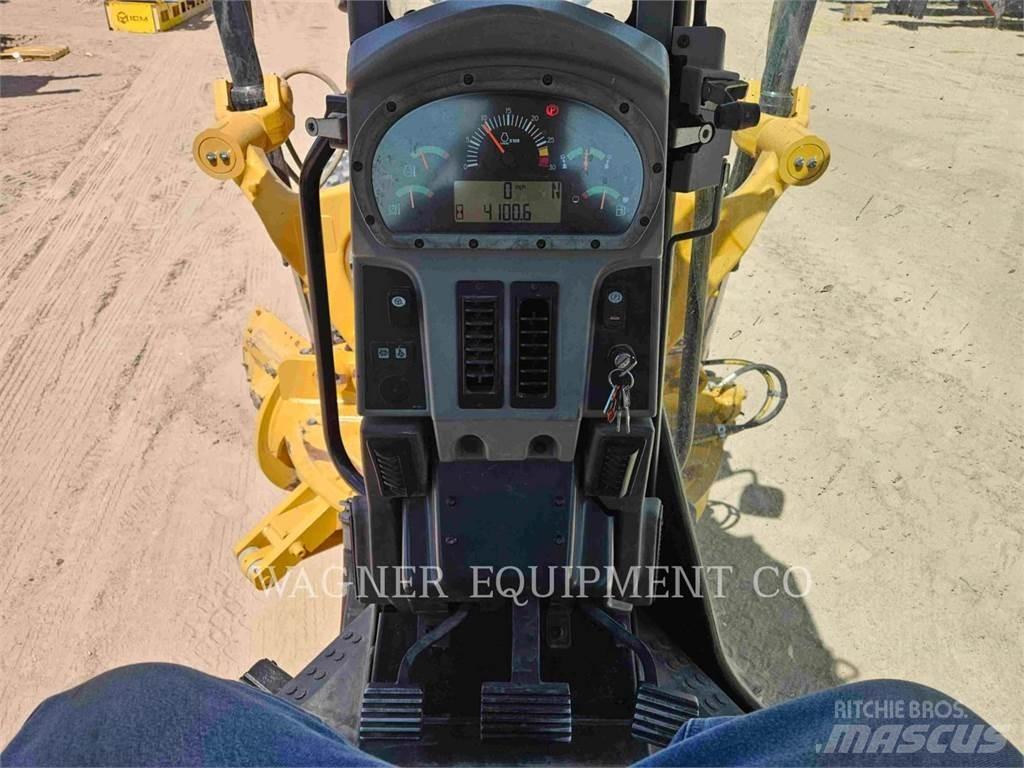 CAT 120M2 AWD معدات تمهيد الطرق