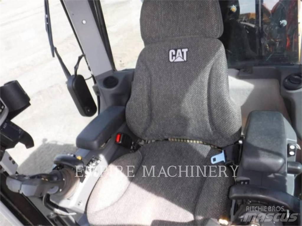 CAT 120M2 AWD معدات تمهيد الطرق