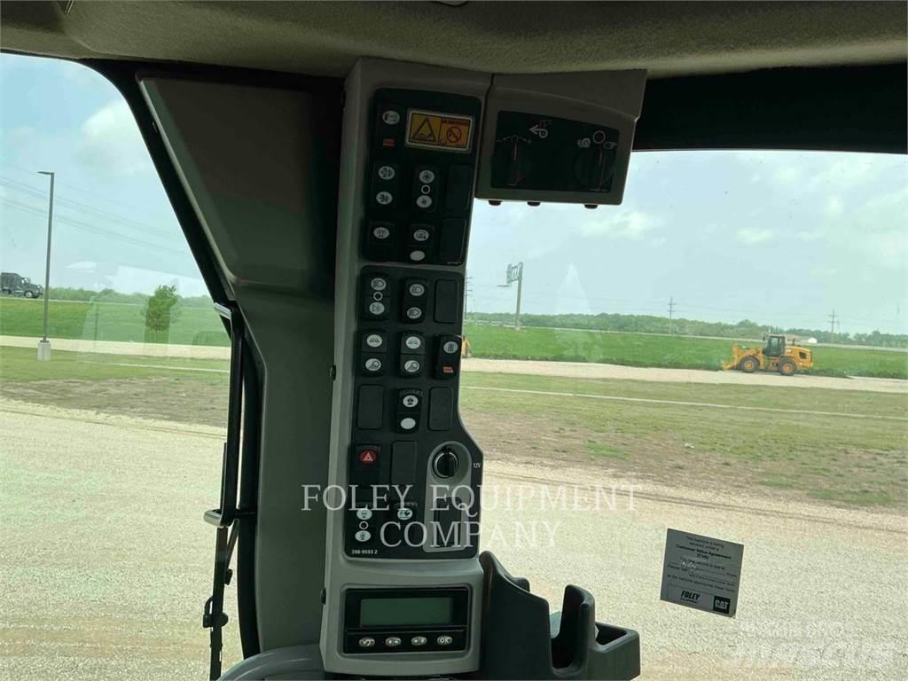 CAT 120M2AW معدات تمهيد الطرق