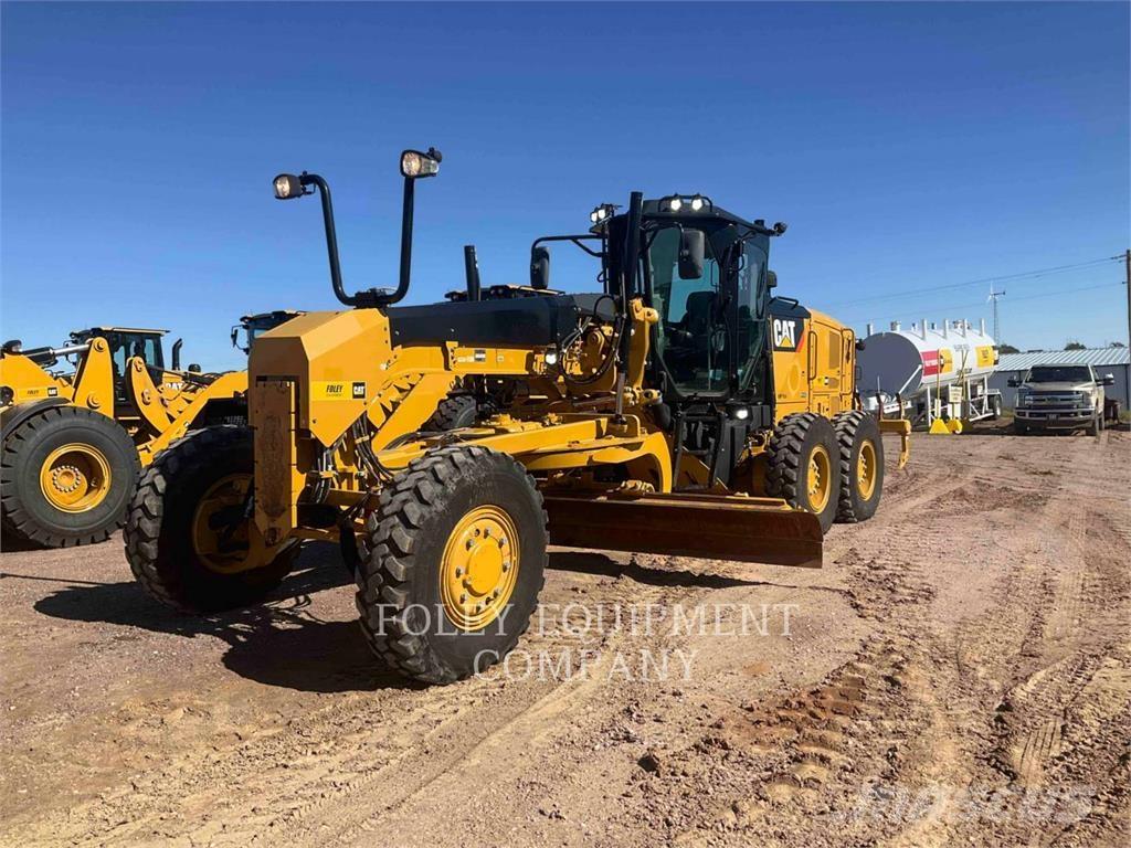 CAT 120M2AW معدات تمهيد الطرق
