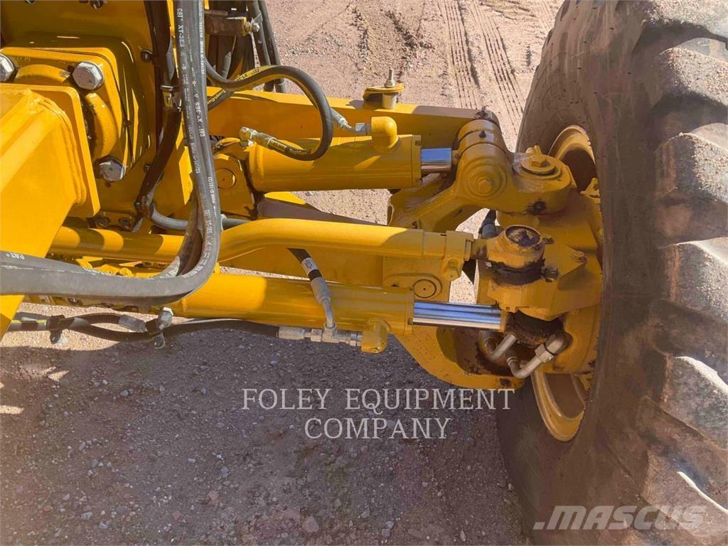 CAT 120M2AW معدات تمهيد الطرق