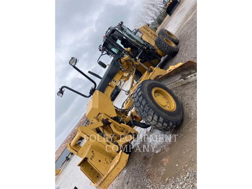 CAT 120M2AWD معدات تمهيد الطرق