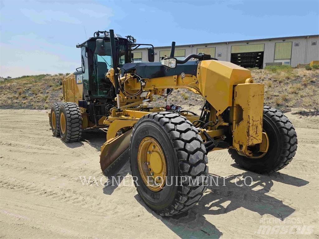 CAT 120M2AWD معدات تمهيد الطرق