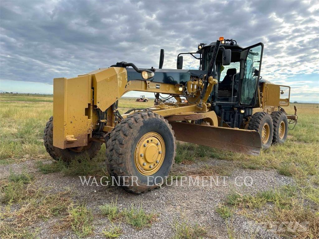 CAT 120M2AWD معدات تمهيد الطرق