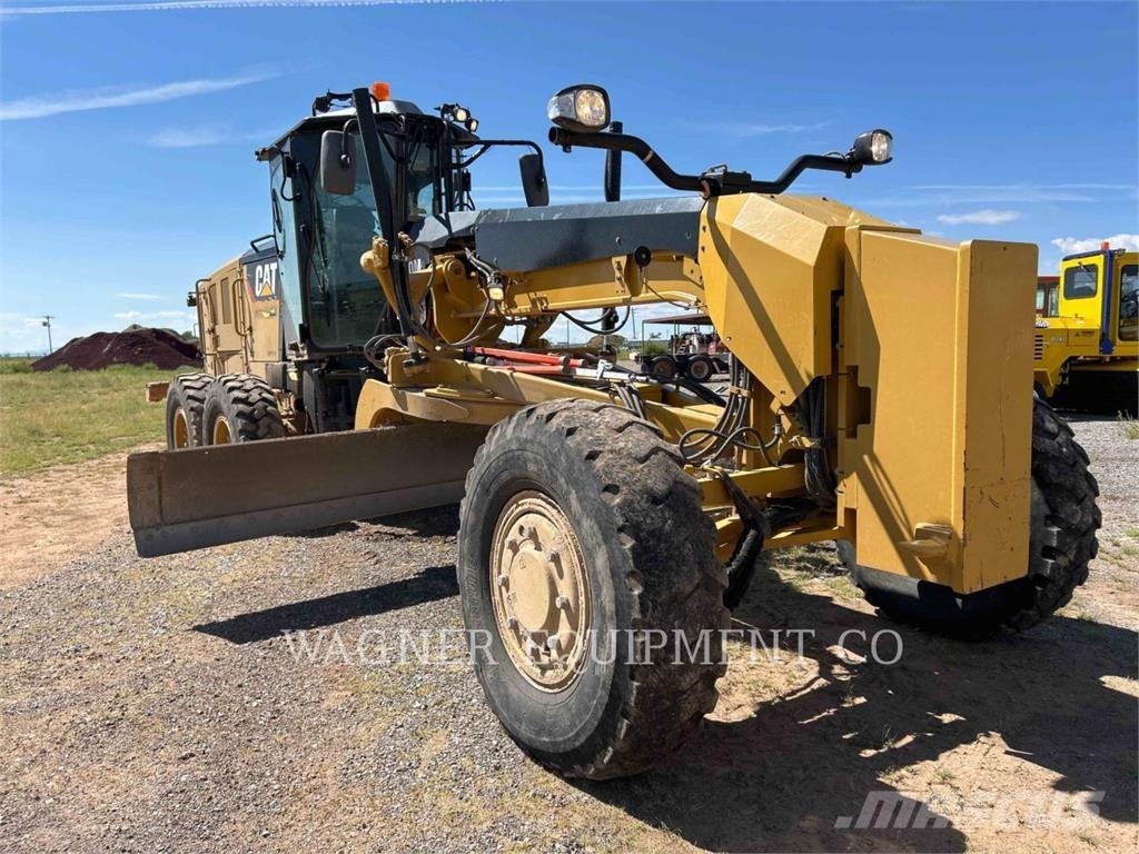 CAT 120M2AWD معدات تمهيد الطرق