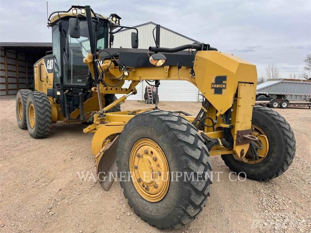 CAT 120MAWD معدات تمهيد الطرق
