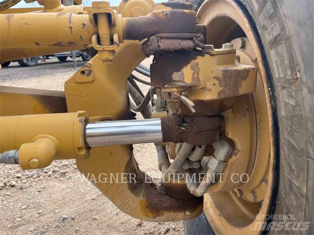 CAT 120MAWD معدات تمهيد الطرق