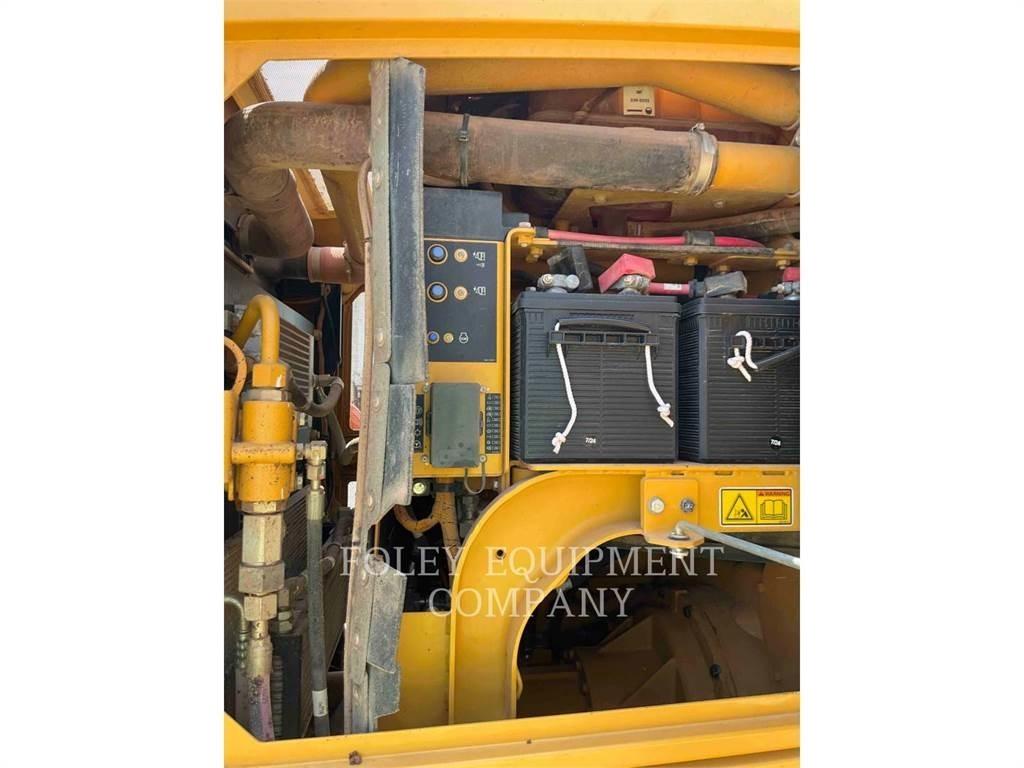 CAT 12M2 معدات تمهيد الطرق